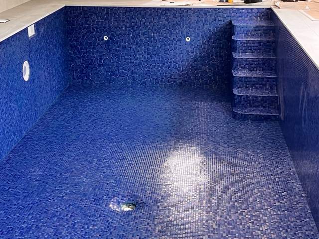 Blue glass mosaic pool with tiled steps, Berkshire